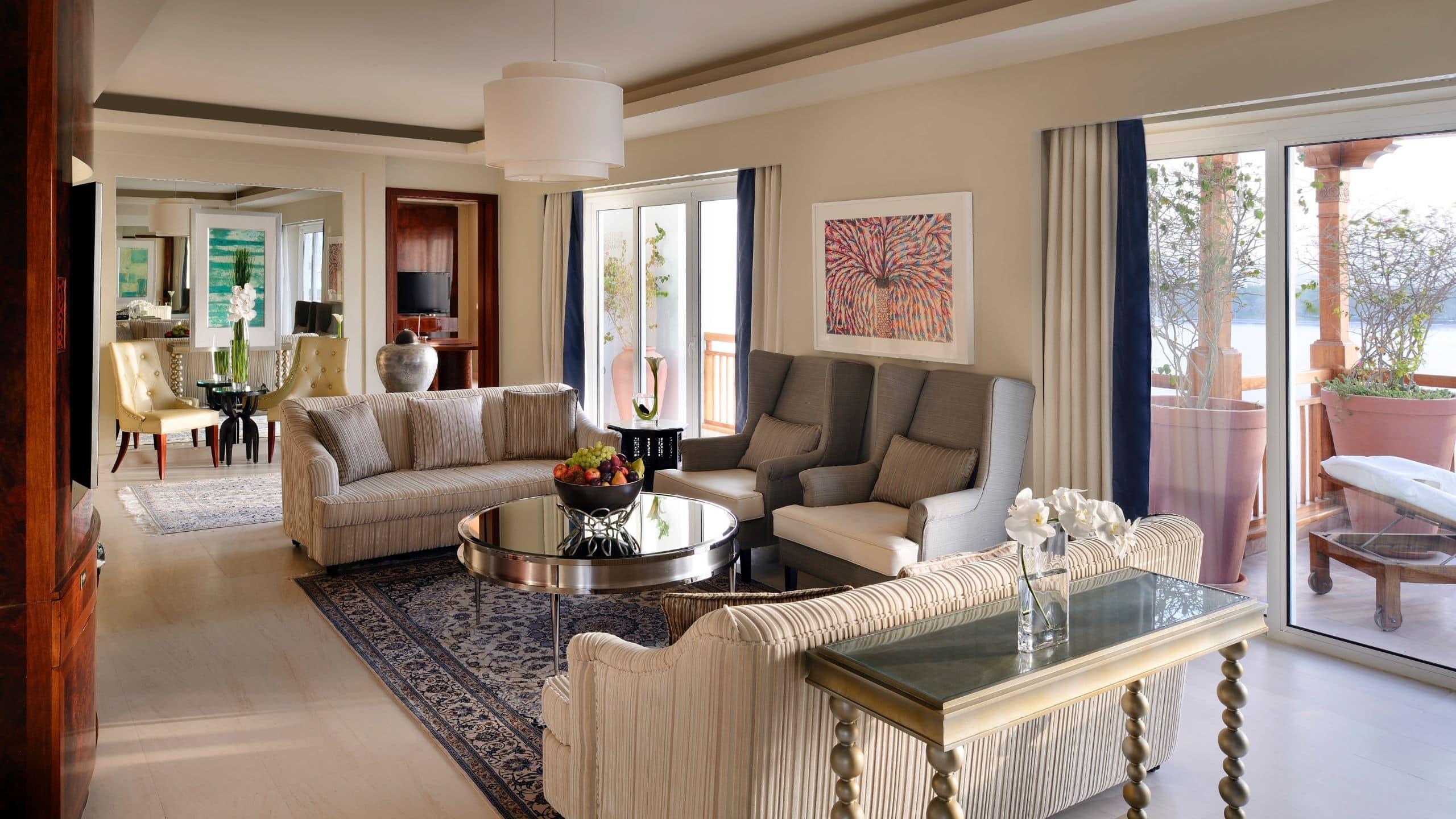 Hotel Park Hyatt Dubái Exterior foto A living room in a suite at the Atlantis Resort