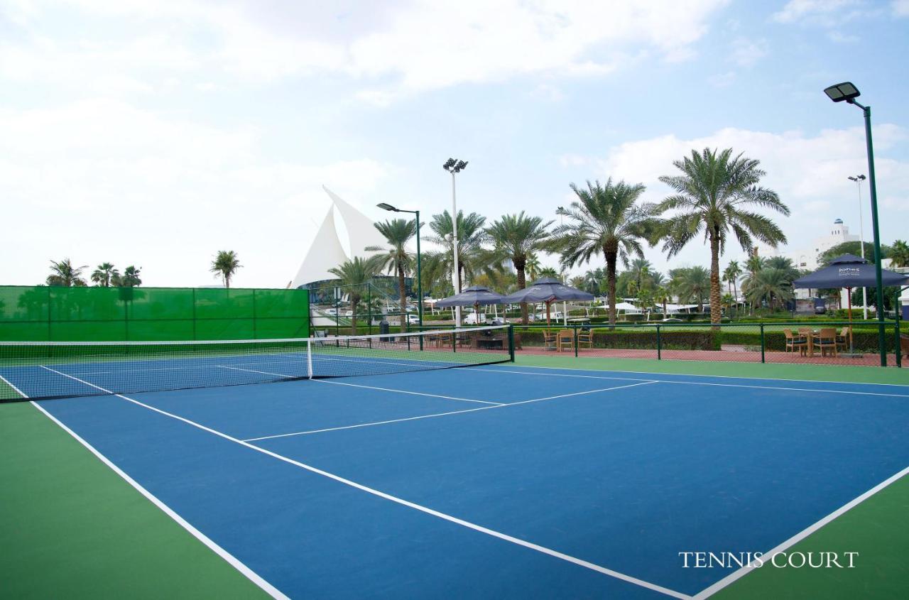 Hotel Park Hyatt Dubái Exterior foto Tennis Court