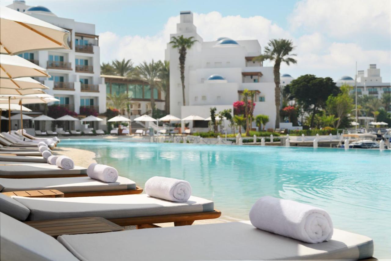 Hotel Park Hyatt Dubái Exterior foto The swimming pool at the hotel