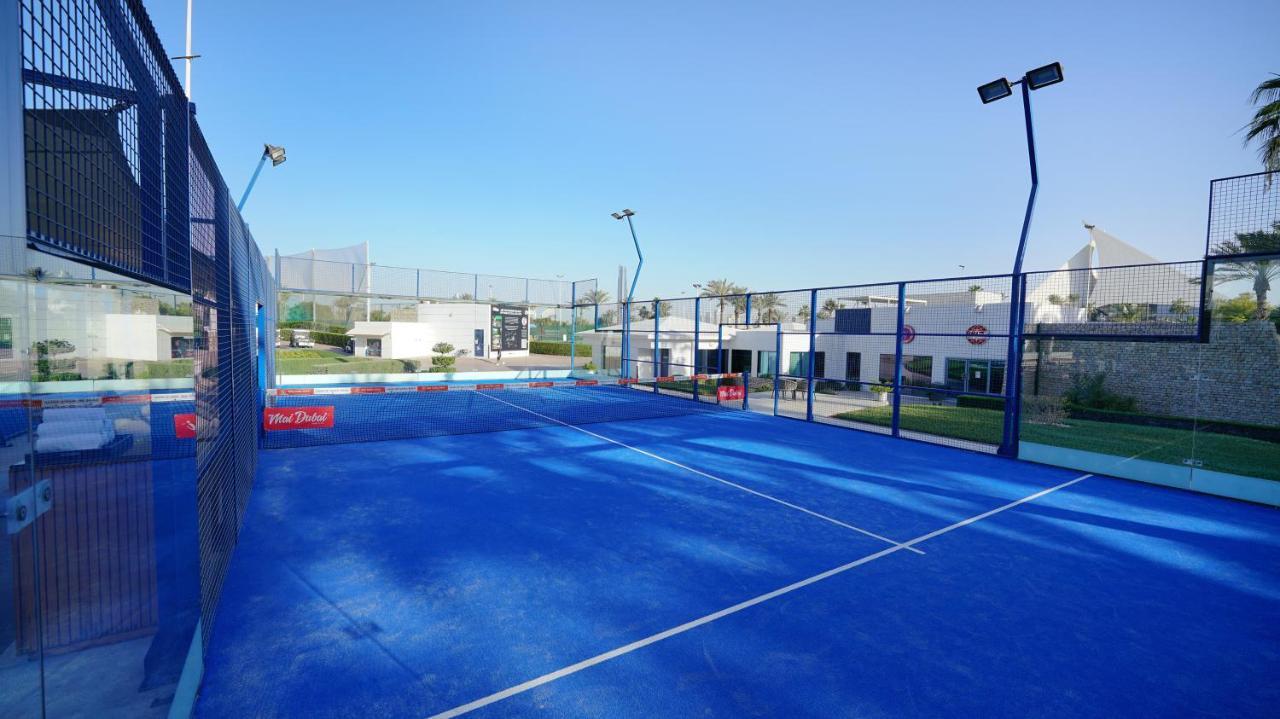 Hotel Park Hyatt Dubái Exterior foto A paddle tennis court